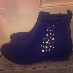 Kids size 4 booties